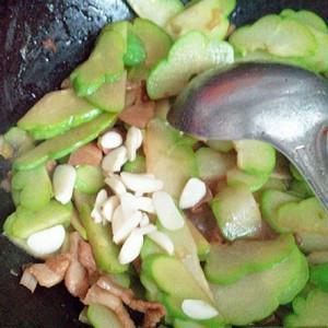 扶手瓜炒着怎么吃,美味佳肴轻松享